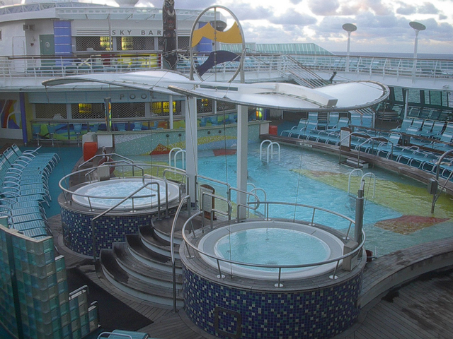 REAS Group 2008 Seminar Cruise, Radiance of the Seas main pool area